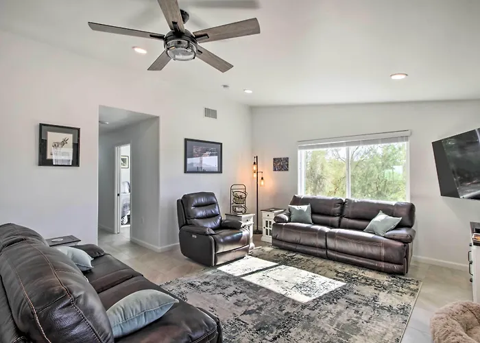 Classy Escape W/ Fire Pit On 5 Acres! *